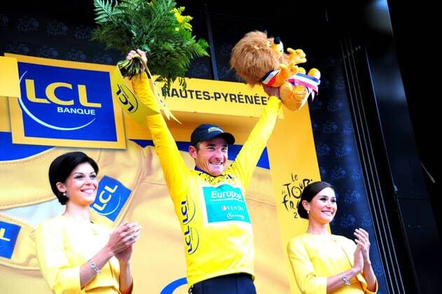 2011, Tour de France, Etappe: 12 Cugnaux - Luz Ardiden, Europcar 2011, Thomas Voeckler ---  o0 Siegerehrung gelb Trikot