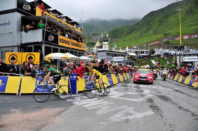 RADSPORT - Tour de France 2011 LUZ-ARDIDEN,FRANKREICH,14.JUL.11 - DIVERS, RADSPORT - Tour de France 2011, 12. Etappe, Cugnaux - Luz-Ardiden. Bild zeigt Pierre Rolland und Thomas Voeckler (FRA Europcar). Keywords: gelbes Trikot. 