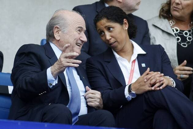 16.07.2011, FIFA Frauen-Weltmeisterschaft 2011, Spiel um Platz 3: Schweden - Frankreich. FIFA-Präsident Sepp Blatter, Steffi Jones.