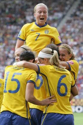 16.07.2011, FIFA Frauen-Weltmeisterschaft 2011, Spiel um Platz 3: Schweden - Frankreich. Jubel Schweden nach 1:0 durch Lotta SCHELIN (Schweden).