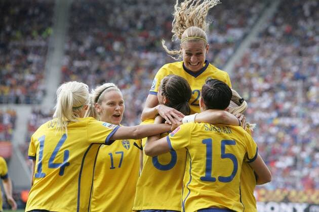 16.07.2011, FIFA Frauen-Weltmeisterschaft 2011, Spiel um Platz 3: Schweden - Frankreich. Jubel Schweden nach 1:0 durch Lotta SCHELIN (Schweden).