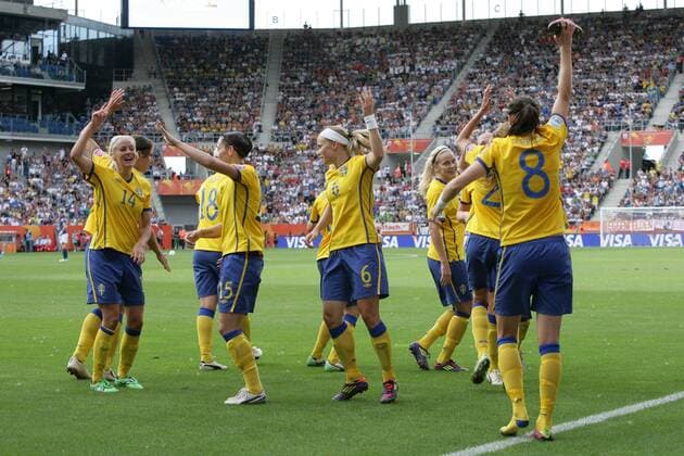 16.07.2011, FIFA Frauen-Weltmeisterschaft 2011, Spiel um Platz 3: Schweden - Frankreich. Jubeltanz Logobitombo Schweden nach 1:0 durch Lotta SCHELIN (Schweden). o0 Tanz Jubel Ritual Jubelritual