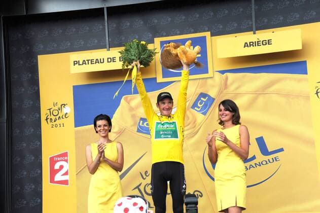 2011, Tour de France, Etappe 14 Saint Gaudens - Plateau de Beille, Europcar 2011, Thomas Voeckler weiter im gelben Trikot, Plateau de Beille  o0 Siegerehrung Hostess, Hostessen, Frau, girl