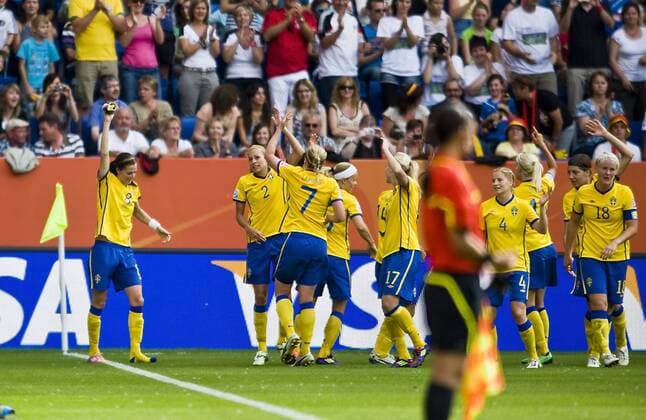Jubel SWE nach dem Tor zum 1:0, jubeltanz LOGOBITOMBO, Tanz, Torschuetze l. Lotta SCHELIN, Spiel um Platz 3., Spiel 31, Schweden (SWE) - Frankreich (FRA), am 16.07.2011 in Sinsheim Fussball Frauen Weltmeisterschaft 2011 in Deutschland vom 26.06. - 17.07.2011 o0 Tanz Jubel Ritual Jubelritual