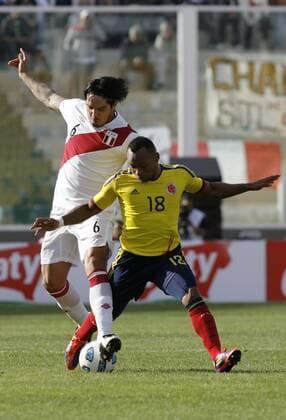CORDOBA, July 16, 2011 -- Colombia s soccer player Camilo Zuniga (R) vies for the ball with Juan Vargas (L) of Peru, during the match of the quarter finals of Copa America 2011, Colombia vs Peru, in Cordoba city, on July 16, 2011. --- 