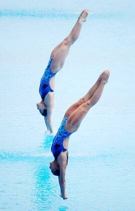 Chinas Wu Minxia and He Zi compete in the final of the womens 3-meter synchronised springboard diving event during the 14th FINA World Championships at the outdoor diving pool of the Oriental Sports Center in Shanghai, China, 16 July 2011. Chinas Wu Minxia nd He Zi won the gold medal of the womens 3-meter synchronised springboard diving event. Chinas Wu Minxia and He Zi win womens 3-meter synchronised springboard diving at FINA World Championships  20110716_39314