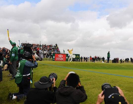 Golf - The Open 2011 - Royal St George s - Day 4 Japanese photographers following Yuta Ikeda on day four at Royal St George s, Sandwich  o0 Totale Fotografen Sponsor, Werbepartner, Werbung, Wirtschaft HSBC