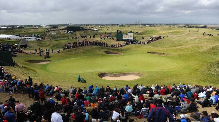 Golf - The Open 2011 - Royal St George s - Day 4 A general view of the sixth green at Royal St George s, Sandwich  o0 Sportstätte Totale Anlage Golfplatz Golfanlage Landschaft