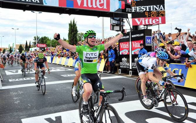 RADSPORT - Tour de France 2011 MONTPELLIER,FRANKREICH,17.JUL.11 - DIVERS, RADSPORT - Tour de France 2011, 15. Etappe, Limoux - Montpellier. Bild zeigt den Jubel von Etappensieger Mark Cavendish (GBR HTC). Keywords: gruenes Trikot. 