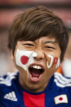 Frankfurt; 17.07.2011, Frauen Japanischer Fan o0 Gesichtsbemalung, Bemalung, bemalt Schminke Porträt Landesfarben