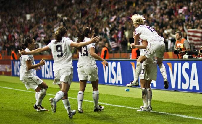 Frankfurt; 17.07.2011, Frauen Torjubel: Heather O Reilly (USA), Alex Morgan (USA), Abby Wambach (USA), Megan Rapinoe (USA) USA - Japan