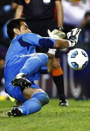 Justo Villar -- Brasil vs Paraguay, Copa America, La Plata BA - 17 07 2011. x(181)xLuizxFernandoxMenezesx xFox  (5709)