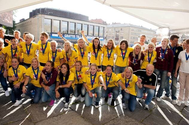 Empfang Göteborg 20110718: Schwedisches Damen Nationalteam in Göteborg auf dem Götaplatsen KP0300003  o0 Totale