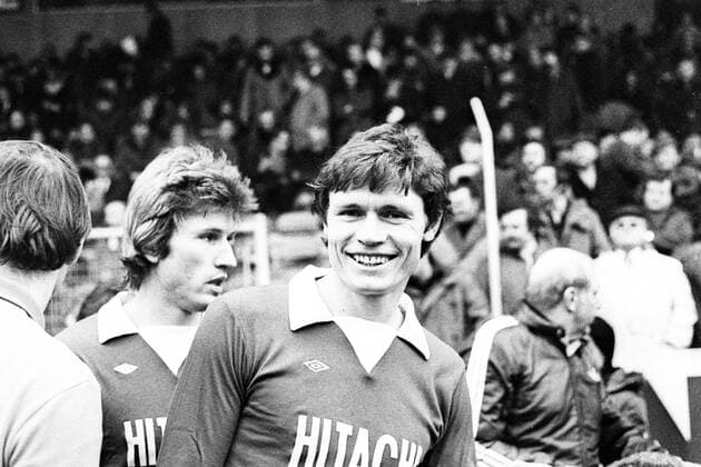 Peter Nogly (re.) und Manfred Kaltz (beide HSV) Einmarsch, einlaufen, auflaufen