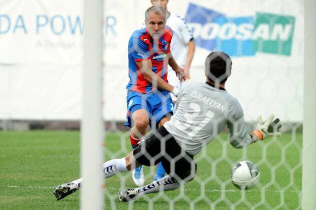Champions League 2. qualification match Viktoria Pilsen against Pyunik Yerevan on July 19, 2011 in Pilsen, Czech Republic. Pictured Daniel Kolar, Karen Israelyan. (CTKxPhoto PavelxRakusan) CTKPhoto201107190365901
