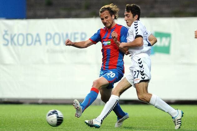 Champions League 2. qualification match Viktoria Pilsen against Pyunik Yerevan on July 19, 2011 in Pilsen, Czech Republic. Pictured Petr Jiracek, Hovhannes Hovhannisyan. (CTKxPhoto PavelxRakusan)  CTKPhoto201107190369001