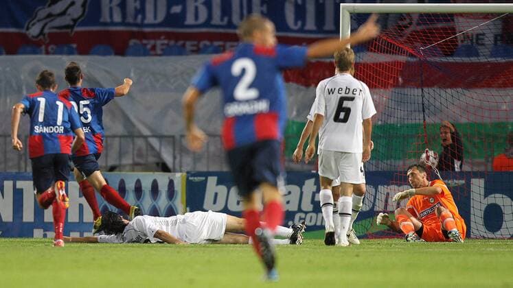 FUSSBALL - UEFA CL Quali, Videoton vs Sturm SZEKESFEHERVAR, - UEFA Champions League, Qualifikation, Videoton FC vs SK Sturm Graz. Bild zeigt den Jubel von György Sandor und Akos Elek (Videoton) und die Enttäuschung von Thomas Burgstaller, Manuel Weber und Christian Gratzei (Sturm). 