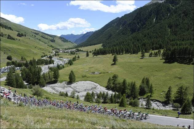 Anstieg zum Col du Galibier --- Tour De France 2011 - 18. Etappe - Pinerolo - Galibier - Serre chevalier - 21.07.2011 - xPHOTONEWSx 