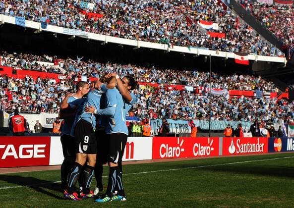 Buenos Aires, Uruguay gewinnt die Copa America 2011: Jubel um Torschütze Luis Suarez 
