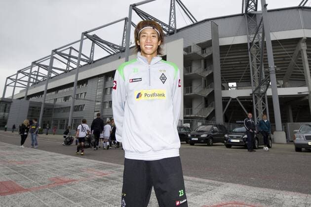 Yuki OTSU, Borussia Mönchengladbach, vor dem Stadion, halbe Figur, Halbfigur, Fussball 1. Bundesliga, Training Session Borussia Mönchengladbach, on 26.07.2011 in Mönchengladbach, 