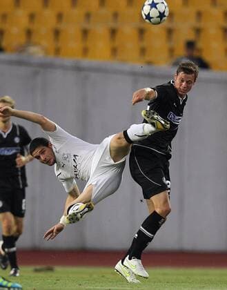 FUSSBALL - UEFA CL Quali, Zestafoni vs Sturm TIFLIS,GEORGIEN,26.JUL.11 - FUSSBALL - UEFA Champions League, Qualifikation, FC Zestafoni vs SK Sturm Graz. Bild zeigt George Oniani (Zestafoni) und Roman Kienast (Sturm). 