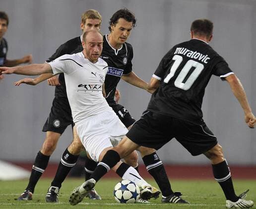 FUSSBALL - UEFA CL Quali, Zestafoni vs Sturm TIFLIS,GEORGIEN,26.JUL.11 - FUSSBALL - UEFA Champions League, Qualifikation, FC Zestafoni vs SK Sturm Graz. Bild zeigt Thomas Burgstaller (Sturm), Jaba Dvali (Zestafoni) und Samir Muratovic (Sturm). 