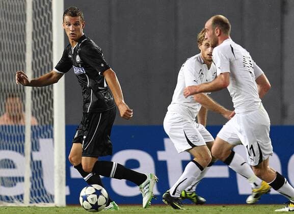 FUSSBALL - UEFA CL Quali, Zestafoni vs Sturm TIFLIS,GEORGIEN,26.JUL.11 - FUSSBALL - UEFA Champions League, Qualifikation, FC Zestafoni vs SK Sturm Graz. Bild zeigt Florian Neuhold (Sturm) und Jaba Dvali (Zestafoni). 