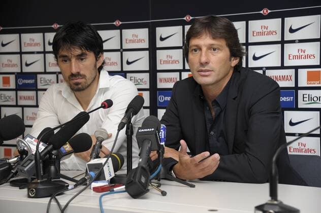 Milan Bisevac - Leonardo (Manager General du PSG) Football : Milan Bisevac nouvelle recrue du Paris Saint Germain - Entrianement - 27.07.2011 PierreElie Panoramic 