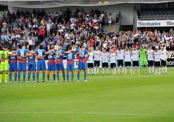 UEFA Champions League Quali, Rosenborg Trondheim v Viktoria Plzen 0:1 --- Schweigeminute für die Opfer des Anschlags und Amoklaufs in Oslo Norwegen 