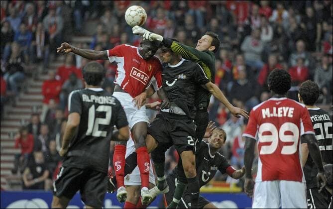 LIEGE 27 07 2011 CHAMPIONS LEAGUE qualification: KANU - JOHNNY LEONI - MATHIEU BEDA - STANDARD Lüttich vs FC ZÜRICH - 27 07 2011 PHOTONEWS PANORAMIC 