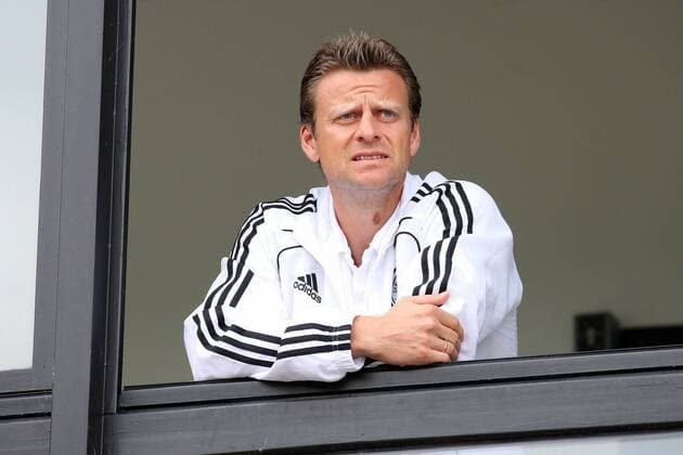 18.07.2011, Haltern am See, Fussball, DFB-Trainerlehrgang. Christian Wörns am Fenster des Clubheims.