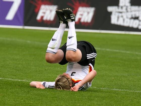 28.07.2011 Fussball Frauen U 17 European Championship Nyon ( SUI ) Deutschland - Frankreich . Deutschland verlor das Elfmeterschießen. Bild zeigt Liesa Seifert ( GER DFB) Aktion Gestik Emotionen 