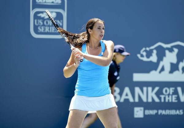 29 JULY 2011: Marion Bartoli (FRA) returns a ball during the WTA Tennis Damen Bank of the West Classic at Taube Family Tennis Center in Stanford, California TENNIS: JUL 29 Bank of The West Classic Icon110729011 EDITORIAL USE ONLY