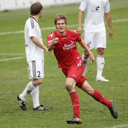 1.FC Köln U23 vs. SV Elversberg Jubel nach dem 4:0: Simon Terodde 02.10.2010