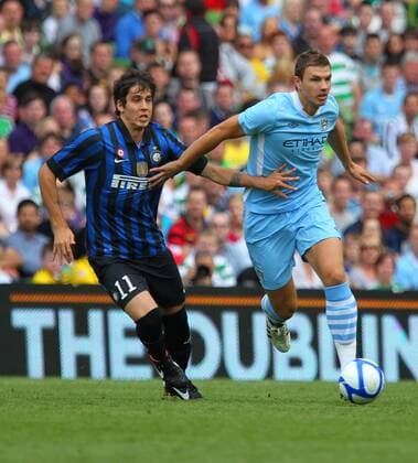 31.07.2011 Dublin Super Cup from the Aviva Stadium. Inter Milan V Manchester City. Edin Dzeko (Manchester City) brushes off the tackle from Ricardo Alvarez. xPaulxWalshx  ActionPlus11198770