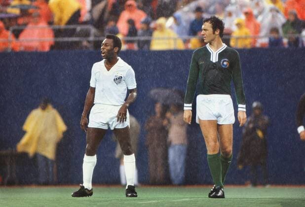 Football : Pele changes shirts and plays the second half of the game for his old club Santos.Franz Beckenbauer (Cosmos) right. 01 11 1977 - New York Cosmos vs Santos FC -. Pele s last Game. at Giants stadium New York 
