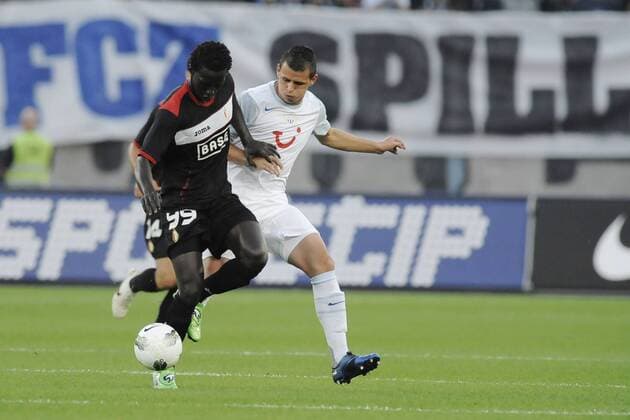 (l.) Mlbaye LEYE (Standard Lüttich) im Zweikampf mit (r.) Stjepan KUKURUZOVIC (FC Zürich) UEFA Champions League, Qualifikation, 03.08.2011, FC Zürich vs. Standard Lüttich, Zürich, Schweiz