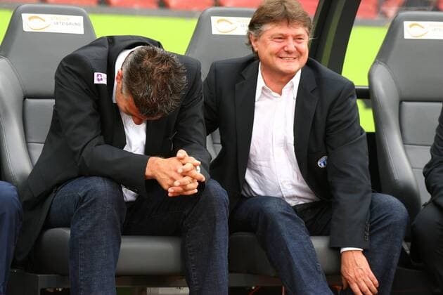 03.07.2011 Fussball 3. Qualifikationsrunde UEFA Champions League FC Zürich - Standard Lüttich , Stadion Letzigrund. Bild zeigt Coach Urs Fischer li. und Präsident Ancillo Canepa beide FC Zürich Aktion Feature Emotionen Gestik