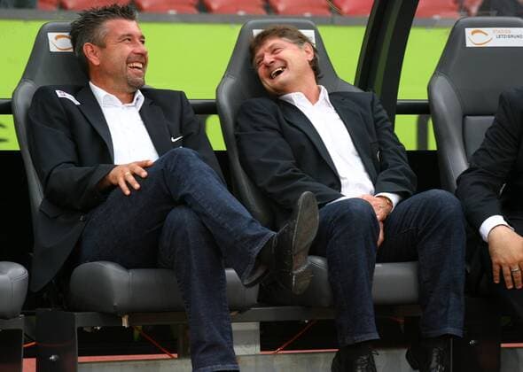 03.07.2011 Fussball 3. Qualifikationsrunde UEFA Champions League FC Zürich - Standard Lüttich , Stadion Letzigrund. Bild zeigt Coach Urs Fischer li. und Präsident Ancillo Canepa beide FC Zürich Aktion Feature Emotionen Gestik 