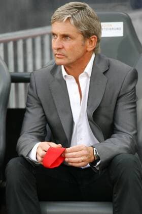 03.07.2011 Fussball 3. Qualifikationsrunde UEFA Champions League FC Zürich - Standard Lüttich , Stadion Letzigrund. Bild zeigt Coach Jose Riga Standard Lüttich Aktion Emotionen Trainer Porträt