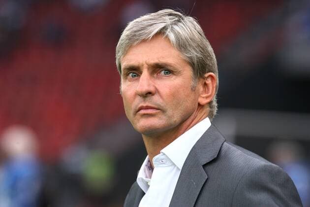03.07.2011 Fussball 3. Qualifikationsrunde UEFA Champions League FC Zürich - Standard Lüttich , Stadion Letzigrund. Bild zeigt Coach Jose Riga Standard Lüttich Aktion Emotionen Trainer Porträt 