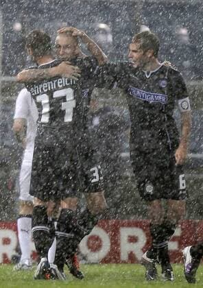 FUSSBALL - UEFA CL Quali, Sturm vs Zestafoni - GRAZ, ,03.AUG.11 - FUSSBALL - UEFA Champions League, Qualifikation, SK Sturm Graz vs FC Zestafoni. Bild zeigt den Jubel von Martin Ehrenreich, Patrick Wolf und Manuel Weber (Sturm). Keywords: Regen.  o0 Regenspiel Nässe nass Wetterverhältnisse Witterung