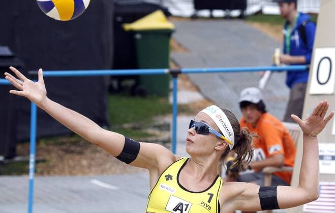 BEACHVOLLEYBALL - FIVB Grand Slam KLAGENFURT,AUSTRIA,04.AUG.11 - DIVERS, BEACH VOLLEYBALL - World Tour 2011, FIVB Grand Slam Klagenfurt, Damen. Bild zeigt Katrin Holtwick (GER). 