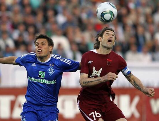Kasan - Dynamoâ€™s midfielder Ognjen Vukojevic (blue), Rubin s Roman Sharonov (red) seen in the 2011-2012 UEFA Champions League qualifying round match. Rubin won 2-1 vs Dynamo Kiew.  premiumd Aufmacher RE0EBA63
