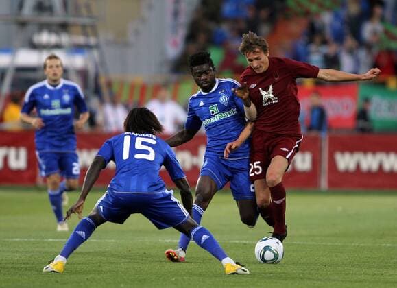 Kasan - Dynamoâ€™s Pape Malickou Diakhate, Lukman Haruna (L-R blue), Rubin s Vladimir Dyadyun (red) seen in the 2011-2012 UEFA Champions League qualifying round match. Rubin won 2-1 vs Dynamo Kiew.  premiumd Aufmacher RE0EBA65