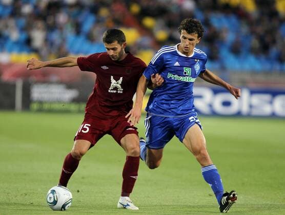 Kasan - Dynamoâ€™s Roman Yeryomenko (blue), Rubin s Sergei Kislyak (red) seen in the 2011-2012 UEFA Champions League qualifying round match. Rubin won 2-1 vs Dynamo Kiew.  premiumd Aufmacher RE0EBA68