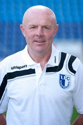 Trainer Wolfgang Sandhowe (1. FC Magdeburg) - Fototermin 1. FC Magdeburg zum Start der DFB Regionalliga Nord Saison 2011-12 in der MDCC Arena Magdeburg - Einzelbild,Portrait,Deutschland,3.08.2011,Fußball,Mann,Männer
