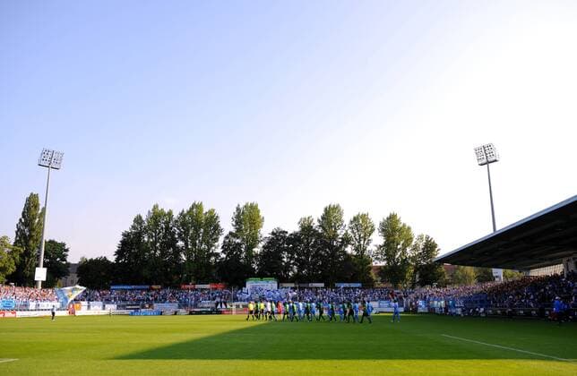 2. August 2011: Chemnitz, Stadion an der Gellertstraße: Fussball 3. Liga, 2. Spieltag: Chemnitzer FC: Einlauf der Mannschaften am Stadion an der Gellertstrasse, Heimstätte von Fussball Drittligist Chemnitzer FC. o0 Sportstätte
