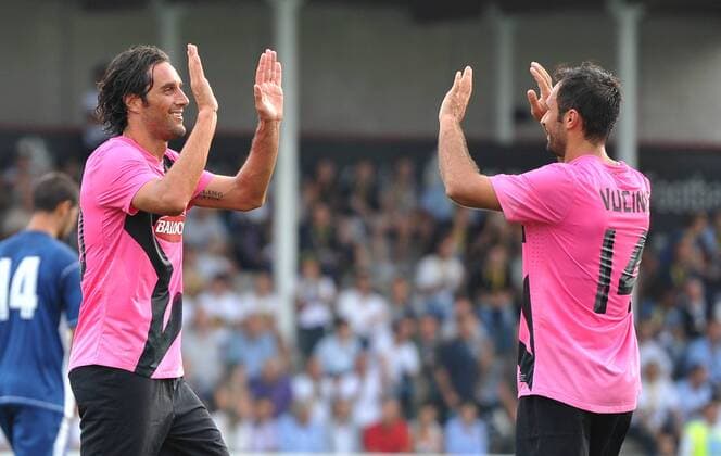 Luca Toni und Mirko Vucinic (Juventus) Juventus Turin vs AC Cuneo. Football 2011 2012 Chiusa Pesio 5 8 2011 Centro Sportivo Chiusa Pesio - allexsabba