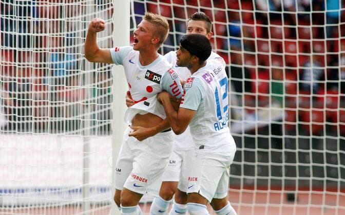 07.08 .2011 Letzigrund Zürich , Herren Fussball Super League FC Zürich - Grasshopper Club Zürich 6:0 Torjubel vl. Raphael Koch , Philippe Koch und Alexandre Alphonse (alle FC Zürich) 